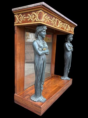 Elegant Empire-style mahogany console table, 19th century. Decorative Empire-style console table adorned with two large patinated female figures, gilded decorations, a mirror at the back and a special marble top.