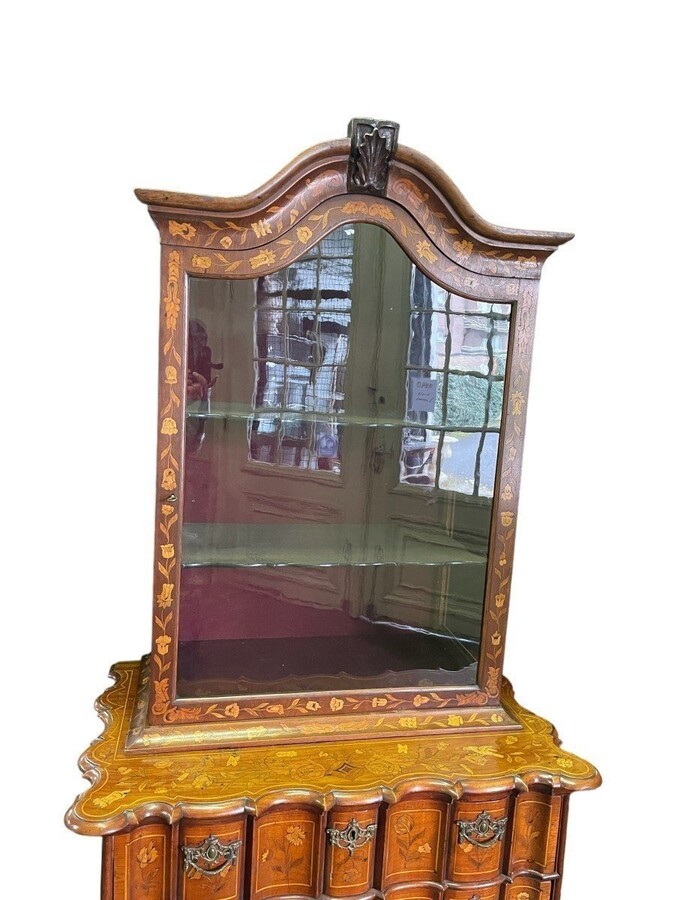 Elegant marquetry display case late 18th century early 19th century Display case in 2 parts with 1 showcase door at the top and 4 curved drawers underneath Furniture in good condition with normal signs of use