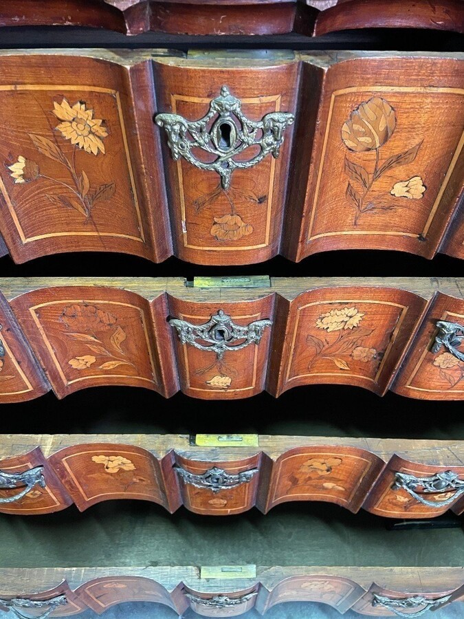 Elegant marquetry display case late 18th century early 19th century Display case in 2 parts with 1 showcase door at the top and 4 curved drawers underneath Furniture in good condition with normal signs of use