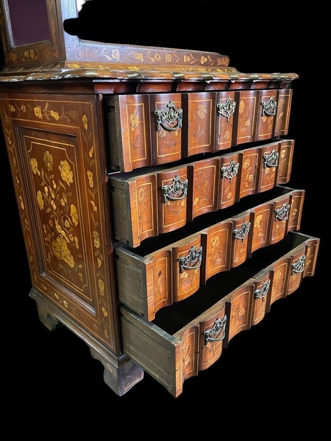 Elegant marquetry display case late 18th century early 19th century Display case in 2 parts with 1 showcase door at the top and 4 curved drawers underneath Furniture in good condition with normal signs of use
