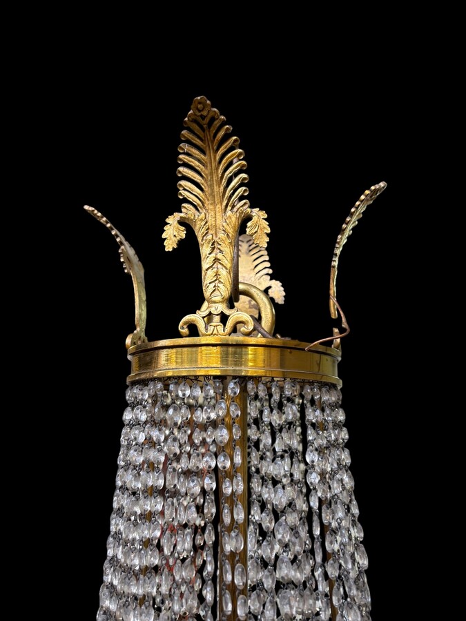 Empire-style chandelier Lighting provided by 8 inner lights and a ring of 8 outer lights. Beautiful gilded bronze frame. In good condition, with a few crystals missing. A lovely chandelier, made in France, 