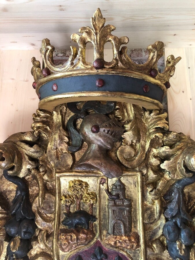 Exceptional, large Baroque castle mirror from the 17th century. Large sculpted mirror with a coat of arms cartouche. Baroque, Italy, 17th century. Height: 210 cm, width: 143 cm