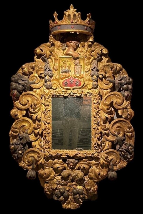 Exceptional, large Baroque castle mirror from the 17th century. Large sculpted mirror with a coat of arms cartouche. Baroque, Italy, 17th century. Height: 210 cm, width: 143 cm