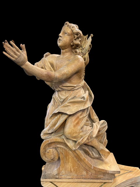Flemish Baroque sculpture in lime wood 18th century Decorative sculpture in good condition ( missing a piece, toes of a foot ). Dimensions :  Height : 101 cm Width: 59 cm Depth : 39 cm
