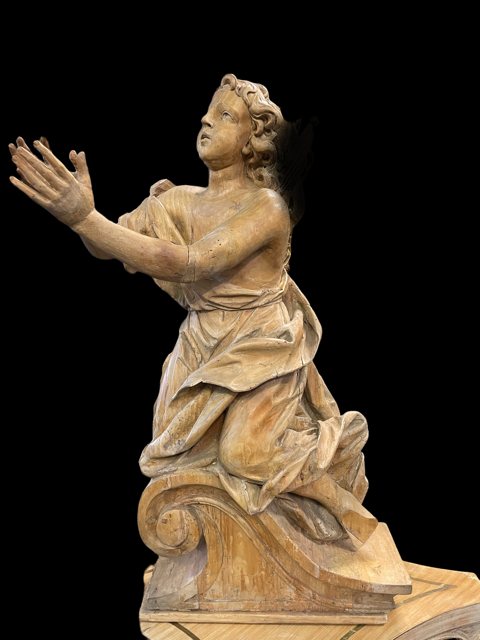 Flemish Baroque sculpture in lime wood 18th century Decorative sculpture in good condition ( missing a piece, toes of a foot ). Dimensions :  Height : 101 cm Width: 59 cm Depth : 39 cm