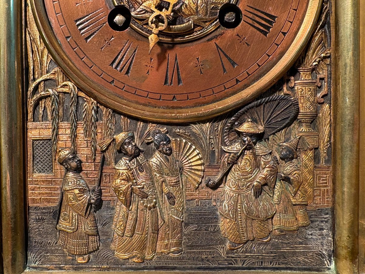 Japanese-style bronze ‘Pagoda’ mantelpiece, 19thC. High-quality, finely cast bronze mantelpiece comprising a pagoda-shaped clock and two magnificent incense burners. The interior is equipped with a gong.