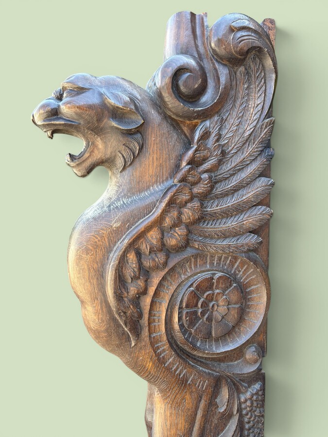 Large (127 cm) Empire-style ‘winged panther’ sculpture in oak, late 19th century. A highly decorative sculpture depicting a winged panther with ornamental details, suitable for use as a staircase finial, a large lamp base, etc. 