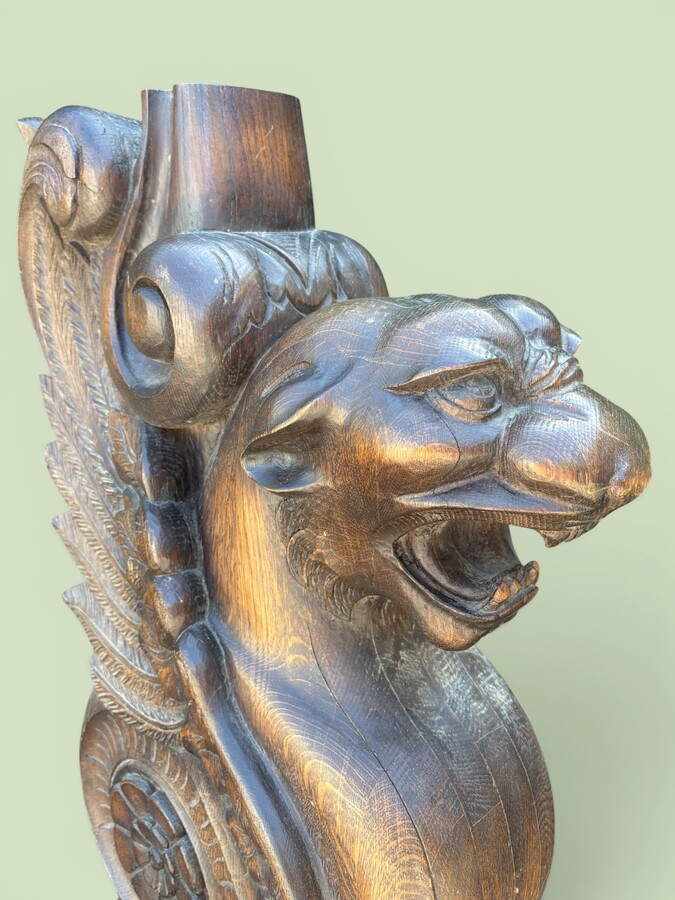 Large (127 cm) Empire-style ‘winged panther’ sculpture in oak, late 19th century. A highly decorative sculpture depicting a winged panther with ornamental details, suitable for use as a staircase finial, a large lamp base, etc. 