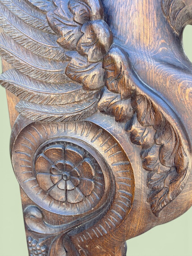 Large (127 cm) Empire-style ‘winged panther’ sculpture in oak, late 19th century. A highly decorative sculpture depicting a winged panther with ornamental details, suitable for use as a staircase finial, a large lamp base, etc. 
