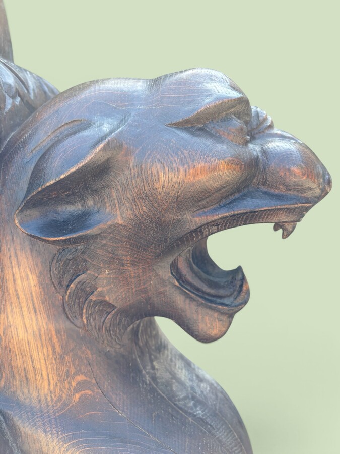 Large (127 cm) Empire-style ‘winged panther’ sculpture in oak, late 19th century. A highly decorative sculpture depicting a winged panther with ornamental details, suitable for use as a staircase finial, a large lamp base, etc. 