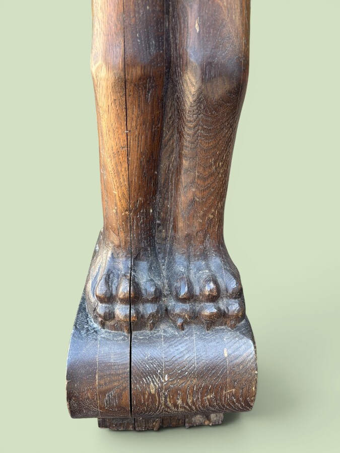 Large (127 cm) Empire-style ‘winged panther’ sculpture in oak, late 19th century. A highly decorative sculpture depicting a winged panther with ornamental details, suitable for use as a staircase finial, a large lamp base, etc. 