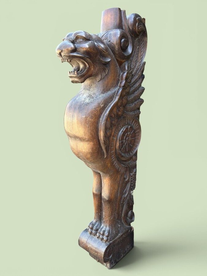 Large (127 cm) Empire-style ‘winged panther’ sculpture in oak, late 19th century. A highly decorative sculpture depicting a winged panther with ornamental details, suitable for use as a staircase finial, a large lamp base, etc. 