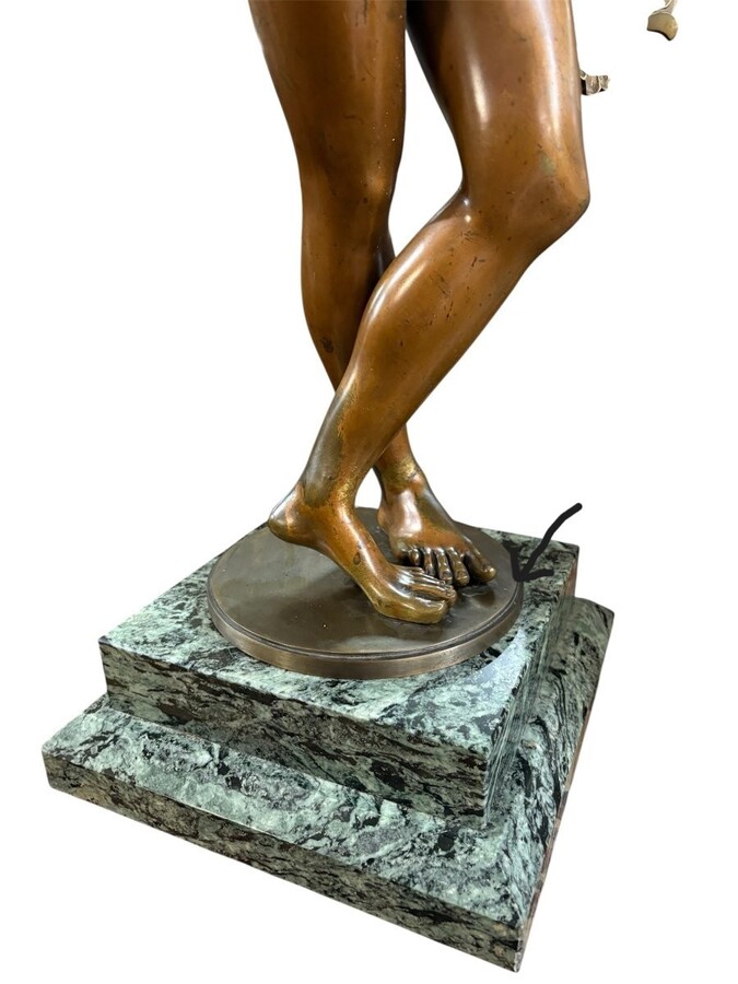 Large 19th century bronze ‘angel with lyre’ sculpture. Decorative sculpture representing an angel with a lyre on a coloured marble base. Marble base: 25 x 25 cm , 8 cm high. In good condition.