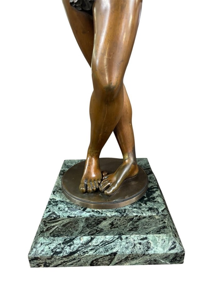 Large 19th century bronze ‘angel with lyre’ sculpture. Decorative sculpture representing an angel with a lyre on a coloured marble base. Marble base: 25 x 25 cm , 8 cm high. In good condition.