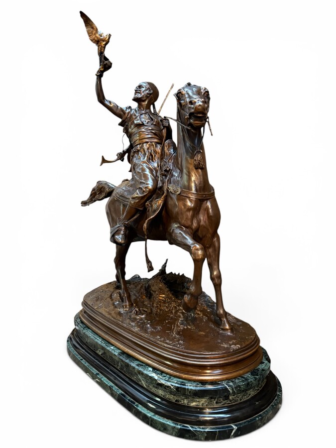 Large bronze sculpture, “THE ARAB FALCONER ON HORSEBACK”, 19thC. Signed by PIERRE JULES MÈNE (1810–1879) A nice bronze sculpture with exquisite detail, set on a solid marble plinth. Sizes : 89 x 76 cm