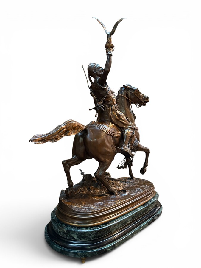 Large bronze sculpture, “THE ARAB FALCONER ON HORSEBACK”, 19thC. Signed by PIERRE JULES MÈNE (1810–1879) A nice bronze sculpture with exquisite detail, set on a solid marble plinth. Sizes : 89 x 76 cm