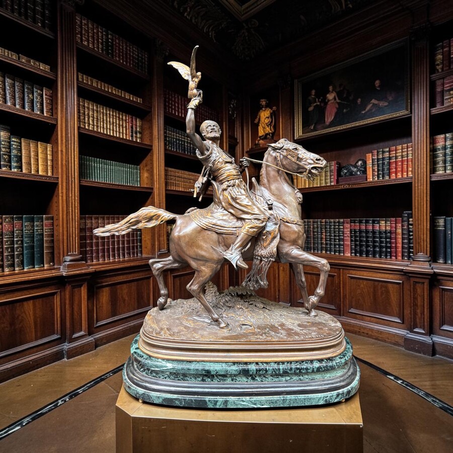 Large bronze sculpture, “THE ARAB FALCONER ON HORSEBACK”, 19thC. Signed by PIERRE JULES MÈNE (1810–1879) A nice bronze sculpture with exquisite detail, set on a solid marble plinth. Sizes : 89 x 76 cm