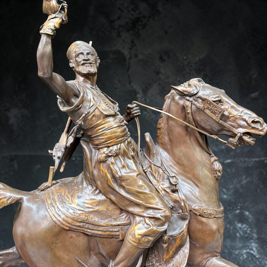 Large bronze sculpture, “THE ARAB FALCONER ON HORSEBACK”, 19thC. Signed by PIERRE JULES MÈNE (1810–1879) A nice bronze sculpture with exquisite detail, set on a solid marble plinth. Sizes : 89 x 76 cm
