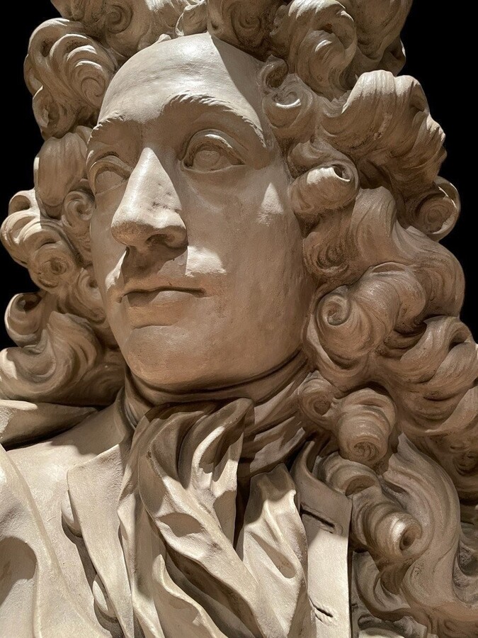Large bust of a nobleman style Louis XIV in terra cotta 19thC.( 79cm ) Very decorative bust with fine details in very good condition. Dimensions : Height : 79 cm Width : 48 cm Depth : 35 cm Diameter foot : 22 cm France , early 19thC.