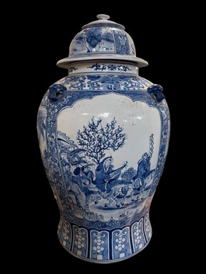 Large Chinese porcelain vase with lid, 20thC. Decorative vase painted with various representations of people, animals, etc. Vase in very good condition, signed underneath, the top of the lid is not original. Dimensions: Height: 70 cm 