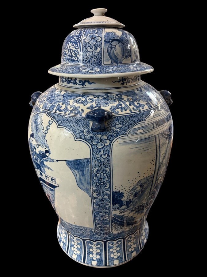 Large Chinese porcelain vase with lid, 20thC. Decorative vase painted with various representations of people, animals, etc. Vase in very good condition, signed underneath, the top of the lid is not original. Dimensions: Height: 70 cm 