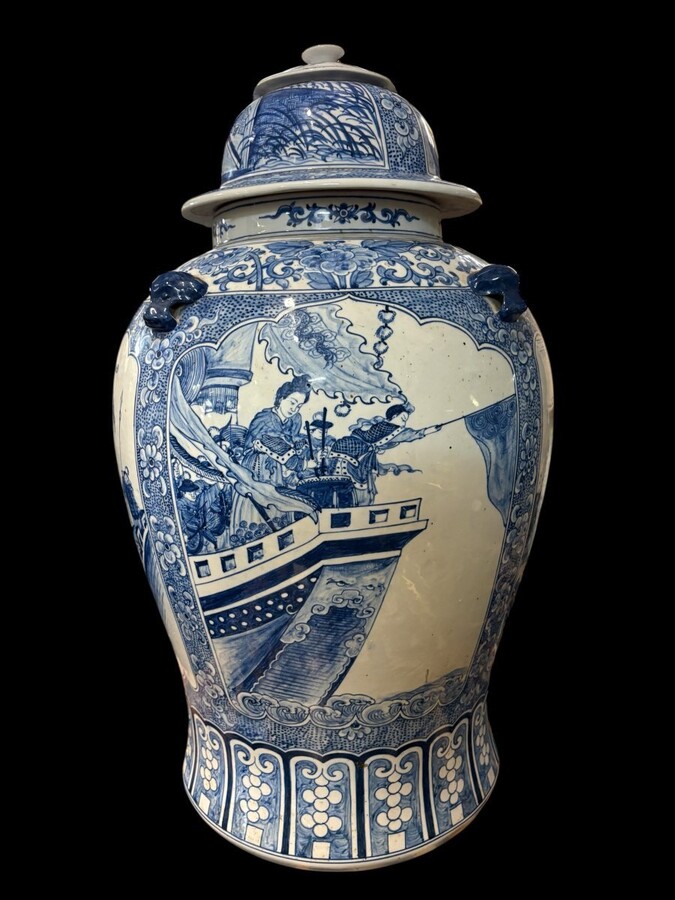 Large Chinese porcelain vase with lid, 20thC. Decorative vase painted with various representations of people, animals, etc. Vase in very good condition, signed underneath, the top of the lid is not original. Dimensions: Height: 70 cm 