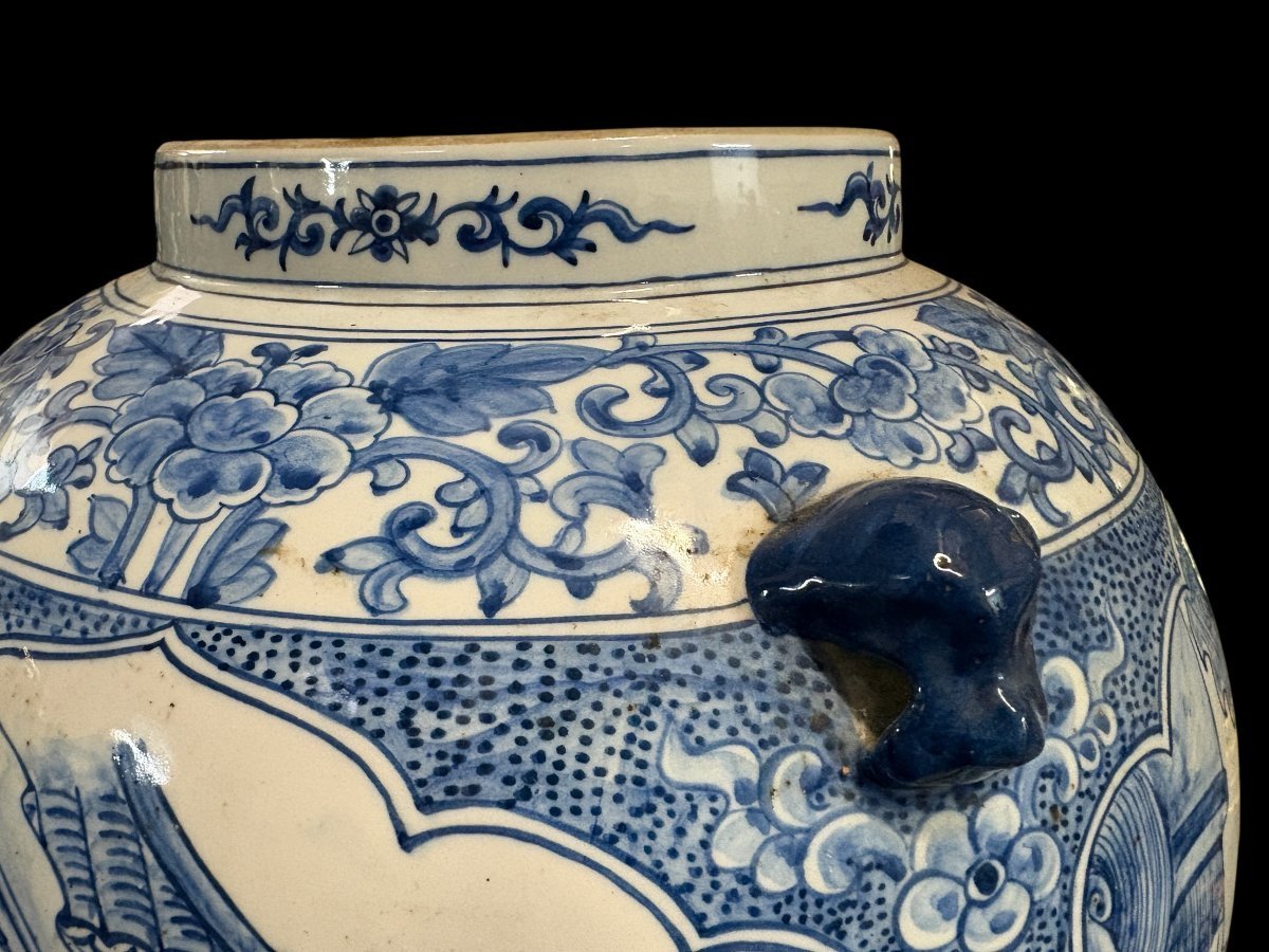 Large Chinese porcelain vase with lid, 20thC. Decorative vase painted with various representations of people, animals, etc. Vase in very good condition, signed underneath, the top of the lid is not original. Dimensions: Height: 70 cm 