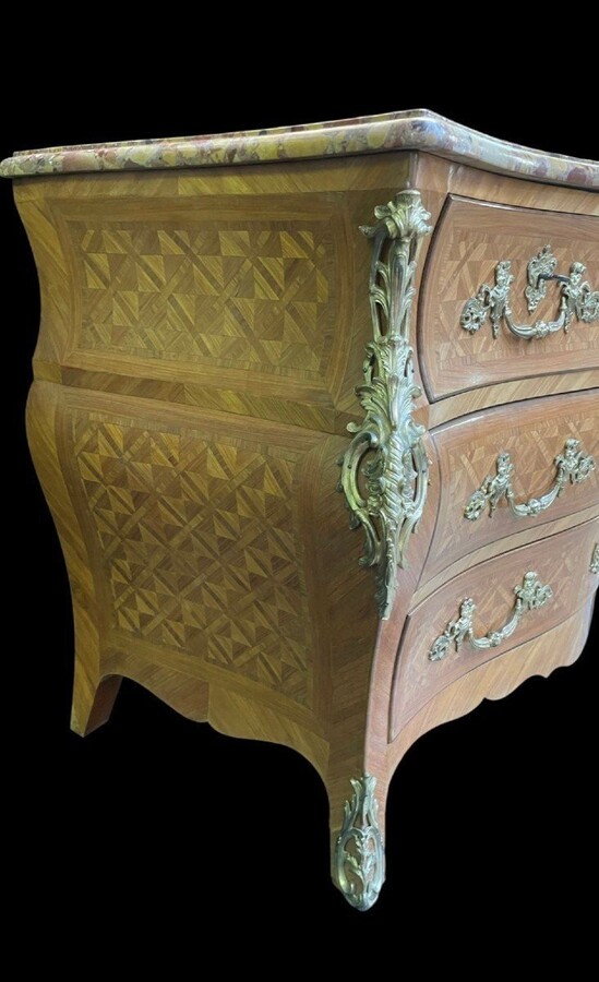 Large commode in Louis XV style 19thC. Dresser with parquet veneer, gilt bronze ornaments and fitted with 2 small drawers at the top and 2 large ones below. At the top a beautiful Plateau en Marbre Breche d'Alep. Dimensions : Width : 139 cm