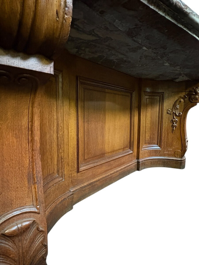 Large curved oak console table with beautiful marble top, 19th century. High-quality oak console table/wall unit, finely carved, with a magnificent 7 cm thick ‘Rouge Griotte’ marble top. Dimension: Width: 230 cm