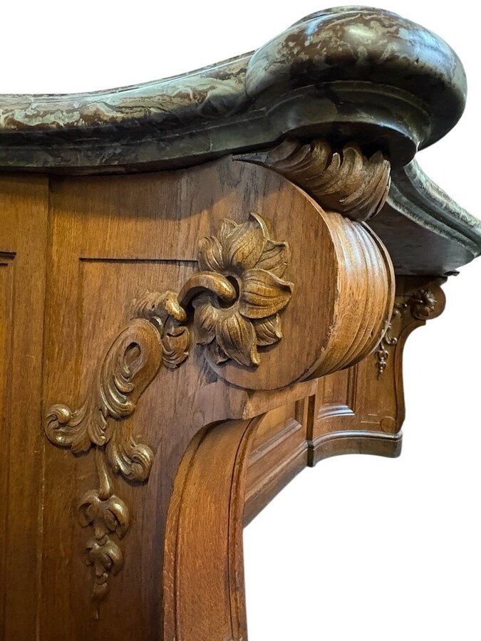 Large curved oak console table with beautiful marble top, 19th century. High-quality oak console table/wall unit, finely carved, with a magnificent 7 cm thick ‘Rouge Griotte’ marble top. Dimension: Width: 230 cm