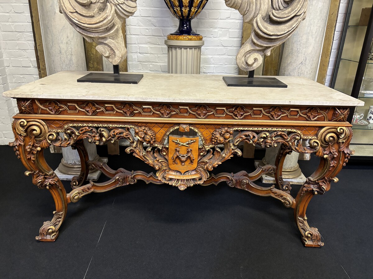 Large decorative console in carved wood 20th century. Beautiful console in wood with gilt accents and on top a top in travertine Dimensions :  Width : 170 cm Height : 90 cm Depth : 71 cm In very good condition