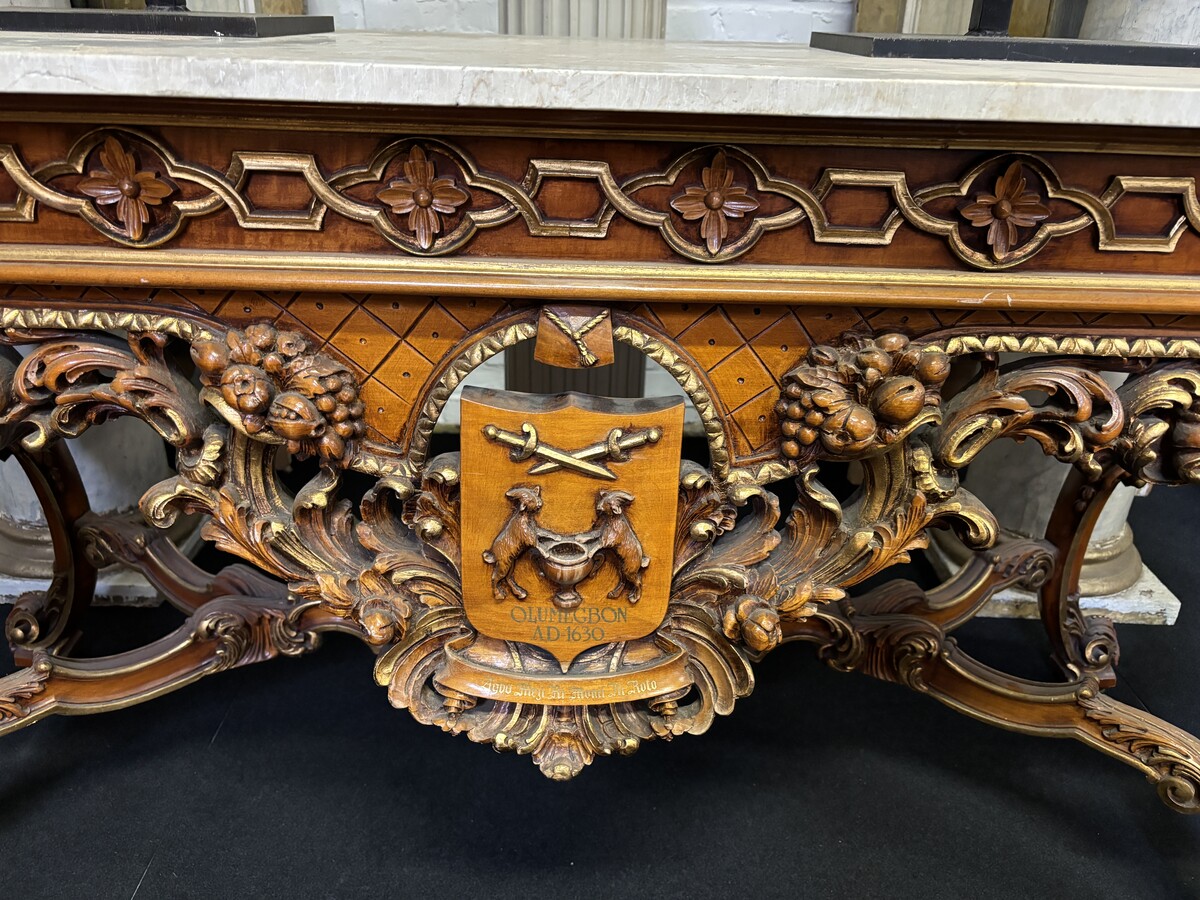 Large decorative console in carved wood 20th century. Beautiful console in wood with gilt accents and on top a top in travertine Dimensions :  Width : 170 cm Height : 90 cm Depth : 71 cm In very good condition