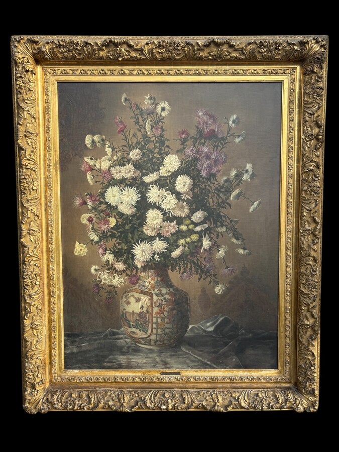 Large decorative oil painting on canvas, mounted on wood, depicting a large bouquet of flowers in a Japanese porcelain vase, with its magnificent original gilded frame. The work is signed lower left: Jules Guiette. (140 x 173.5 cm)