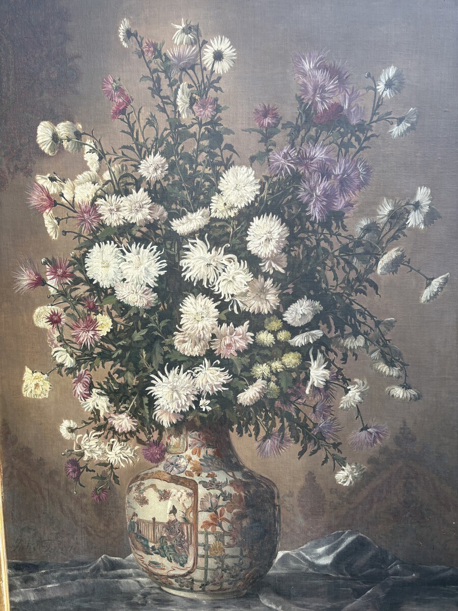 Large decorative oil painting on canvas, mounted on wood, depicting a large bouquet of flowers in a Japanese porcelain vase, with its magnificent original gilded frame. The work is signed lower left: Jules Guiette. (140 x 173.5 cm)