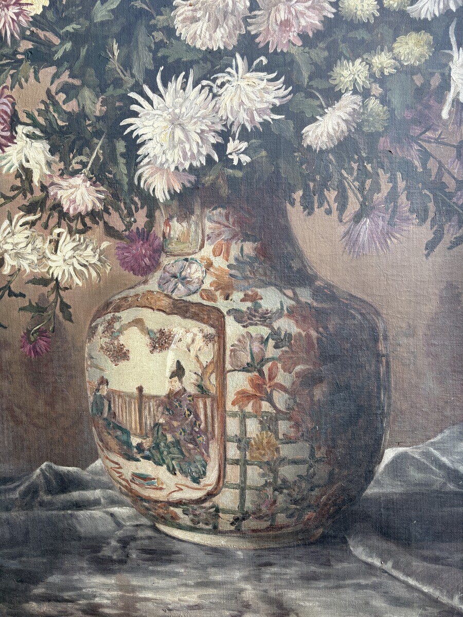 Large decorative oil painting on canvas, mounted on wood, depicting a large bouquet of flowers in a Japanese porcelain vase, with its magnificent original gilded frame. The work is signed lower left: Jules Guiette. (140 x 173.5 cm)