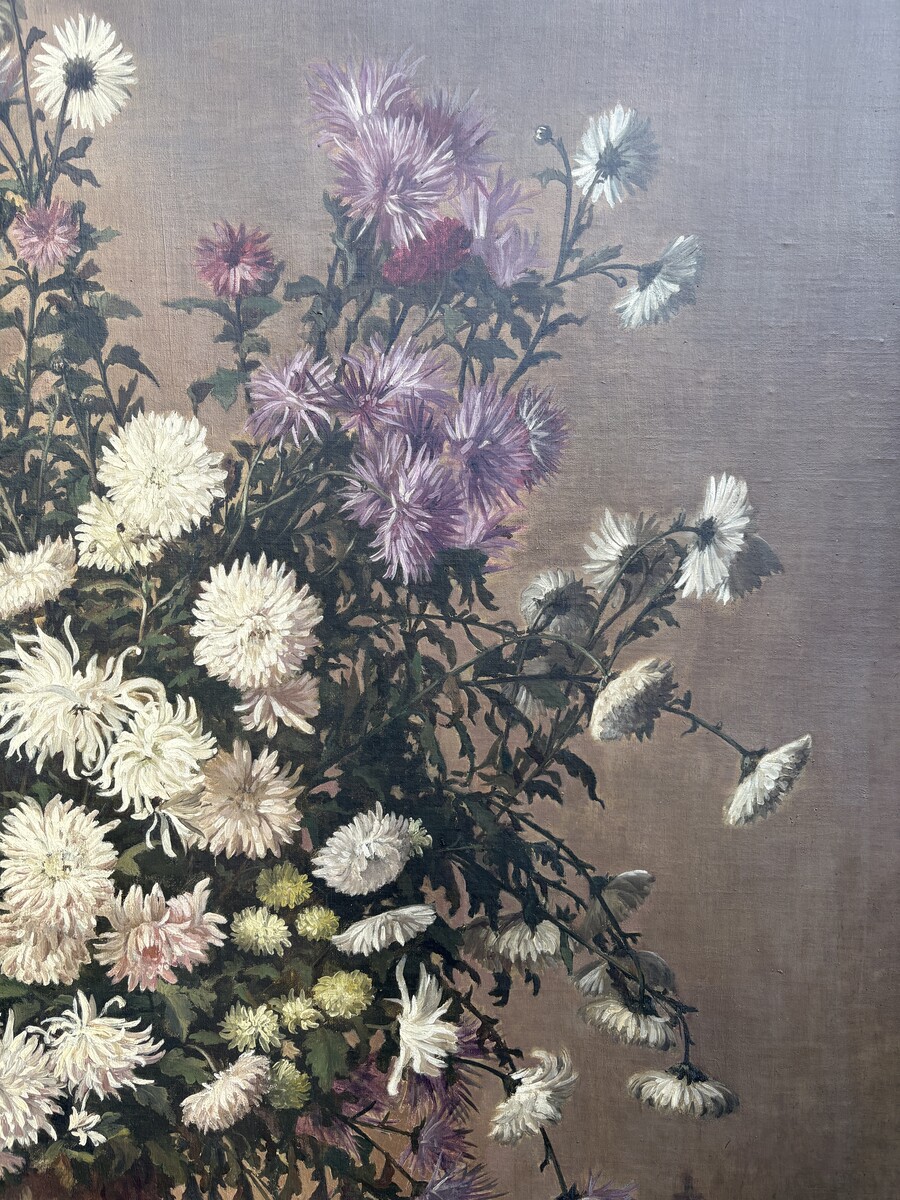 Large decorative oil painting on canvas, mounted on wood, depicting a large bouquet of flowers in a Japanese porcelain vase, with its magnificent original gilded frame. The work is signed lower left: Jules Guiette. (140 x 173.5 cm)