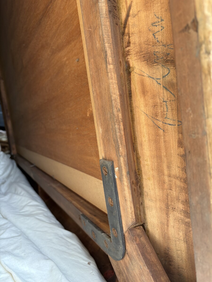 Large decorative oil painting on canvas, mounted on wood, depicting a large bouquet of flowers in a Japanese porcelain vase, with its magnificent original gilded frame. The work is signed lower left: Jules Guiette. (140 x 173.5 cm)