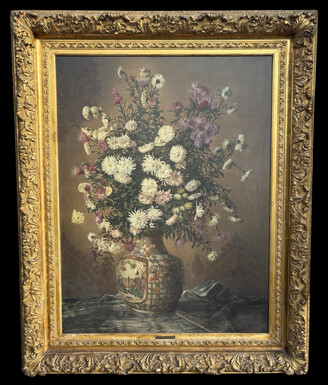 Large decorative oil painting on canvas, mounted on wood, depicting a large bouquet of flowers in a Japanese porcelain vase, with its magnificent original gilded frame. The work is signed lower left: Jules Guiette. (140 x 173.5 cm)