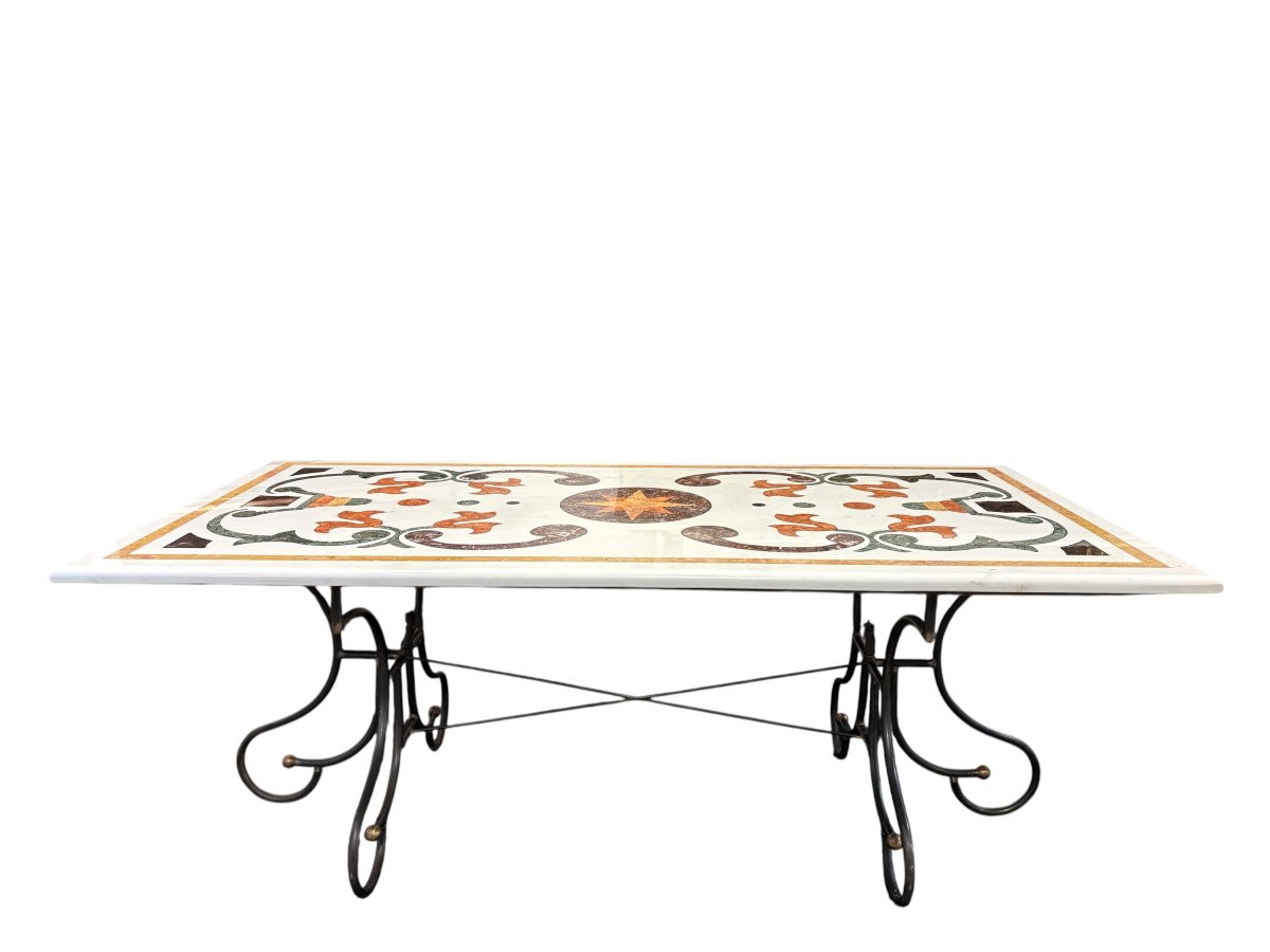 Large decorative table with inlaid marble top, 20th century. A beautiful table with a wrought iron base and a marble top inlaid with various types and colors of marble, with a large star in the center. Dimensions: 200 x 100 x 74 cm