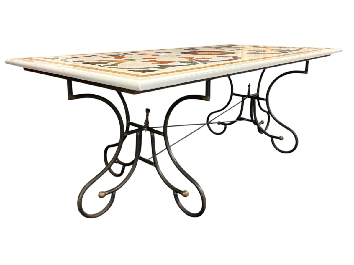 Large decorative table with inlaid marble top, 20th century. A beautiful table with a wrought iron base and a marble top inlaid with various types and colors of marble, with a large star in the center. Dimensions: 200 x 100 x 74 cm