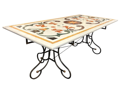 Large decorative table with inlaid marble top, 20th century. A beautiful table with a wrought iron base and a marble top inlaid with various types and colors of marble, with a large star in the center. Dimensions: 200 x 100 x 74 cm