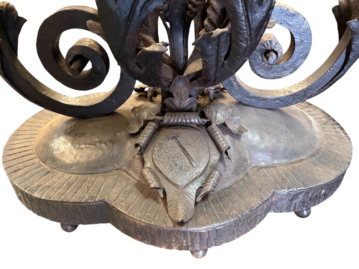 Large eagle on a rock and wrought-iron pedestal, 19thC. A superb eagle with exquisite detailing, made entirely of wrought iron, perched on a rock and mounted on a beautifully crafted pedestal, also in wrought iron. A very fine 19th-century wrought i