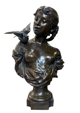 Large elegant 19th century bronze bust of a young woman with a bird (68 cm) Bronze bust of a young woman with a bird on her shoulder, signed by August Moreau (Dijon, 22 February 1834 - Malesherbes, 11 November 1917) Dimensions: Height: 68 cm Width: 40 cm