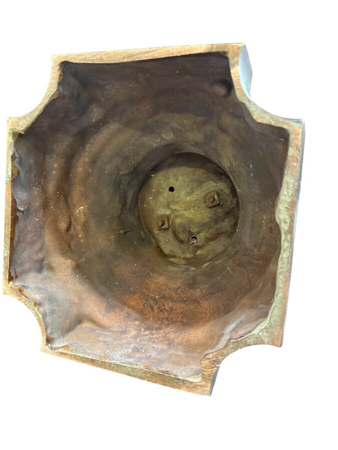 Large elegant 19th century bronze bust of a young woman with a bird (68 cm) Bronze bust of a young woman with a bird on her shoulder, signed by August Moreau (Dijon, 22 February 1834 - Malesherbes, 11 November 1917) Dimensions: Height: 68 cm Width: 40 cm