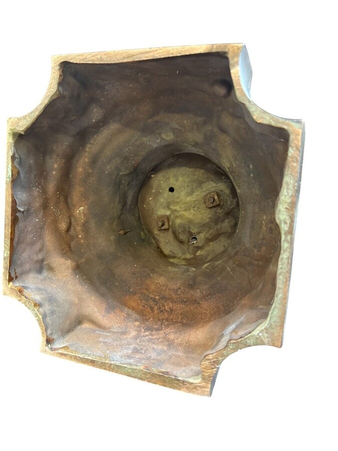 Large elegant 19th century bronze bust of a young woman with a bird (68 cm) Bronze bust of a young woman with a bird on her shoulder, signed by August Moreau (Dijon, 22 February 1834 - Malesherbes, 11 November 1917) Dimensions: Height: 68 cm Width: 40 cm