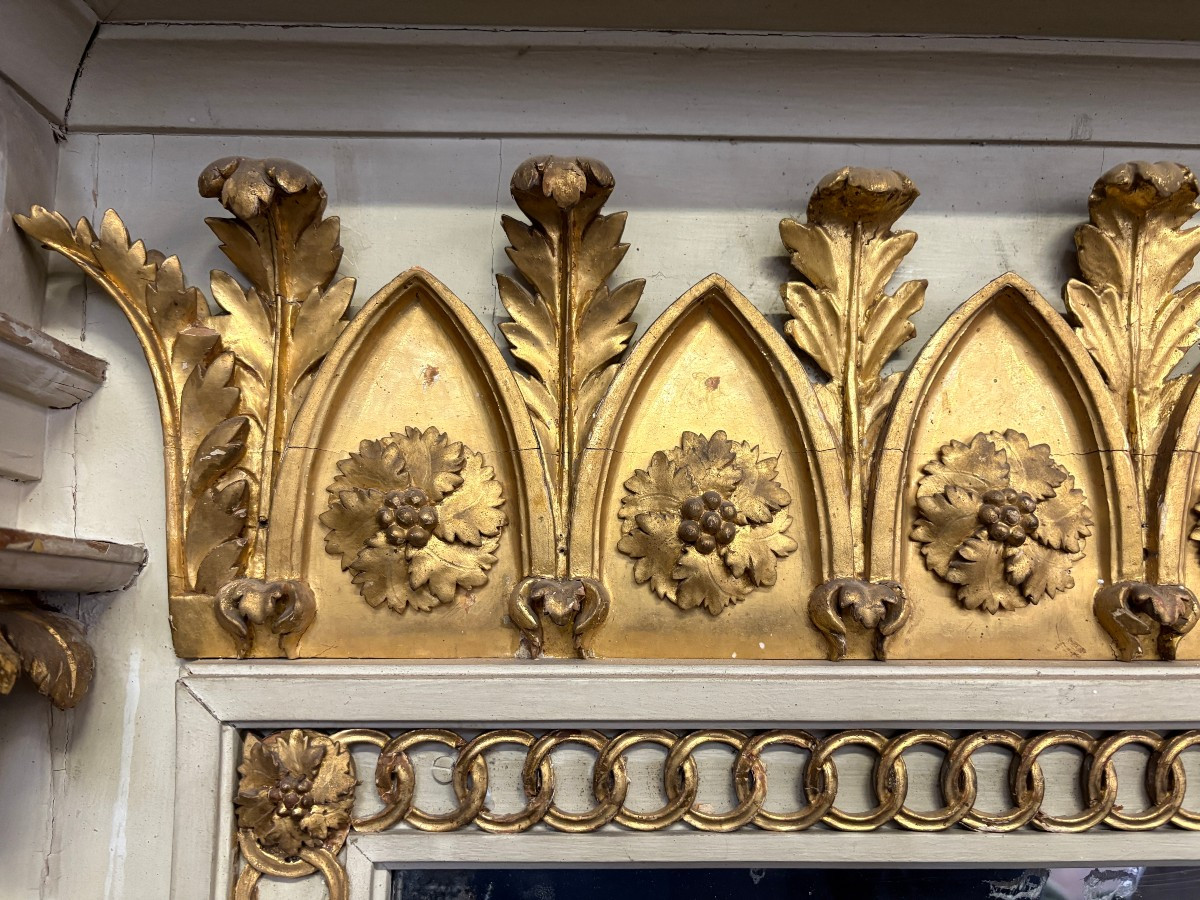 Large Empire console table with mirror, 1800–1820 (282.5 cm) Large console table with an original Empire-period mirror The console table and mirror are made of painted wood, adorned with caryatids, gilded woodwork and decorative elements.