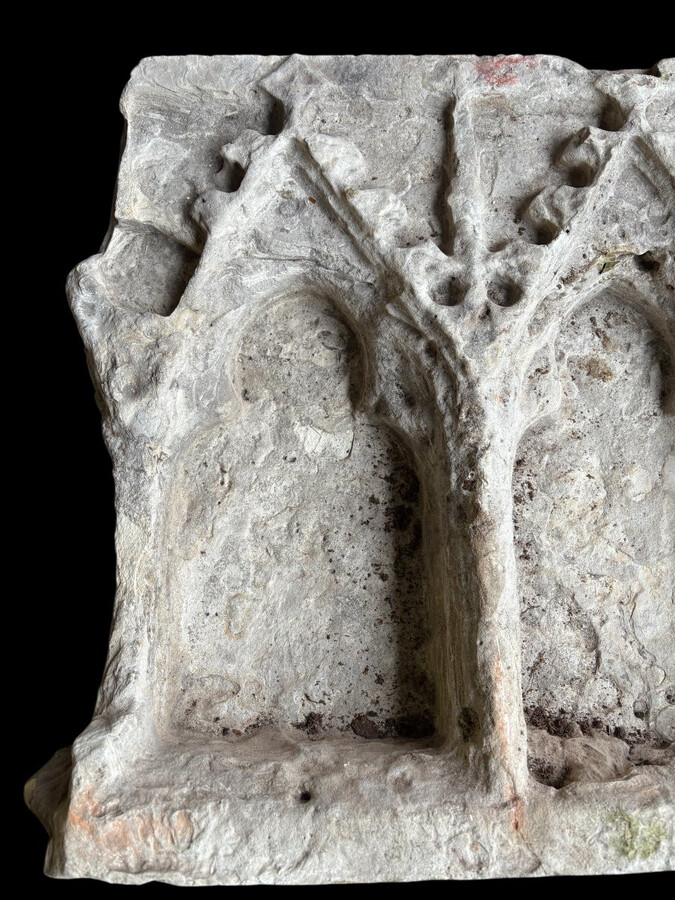 Large Gothic niche in French white stone, circa 1500 Decorative niche composed of three smaller niches placed side by side, carved from French white stone, Gothic period, circa 1500. Heavy piece in good condition 