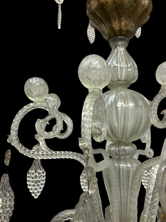 Large Liège chandelier with 8 arms, 19th century (112 cm). Beautiful decorative glass chandelier with 8 large arms featuring light points decorated with small and large scrolls adorned with glass balls, grape cluster-shaped nuggets