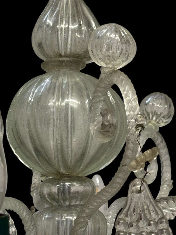 Large Liège chandelier with 8 arms, 19th century (112 cm). Beautiful decorative glass chandelier with 8 large arms featuring light points decorated with small and large scrolls adorned with glass balls, grape cluster-shaped nuggets
