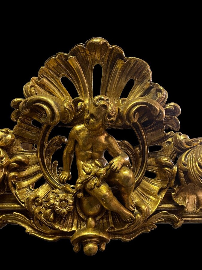 Large Louis XV style mirror with putti in gilded wood / stucco 19th century. Decorated with beautiful ornaments and at the top with a large putti. Dimensions: Height : 224 cm Width : 114 cm Decorative mirror in very good condition from around 1900